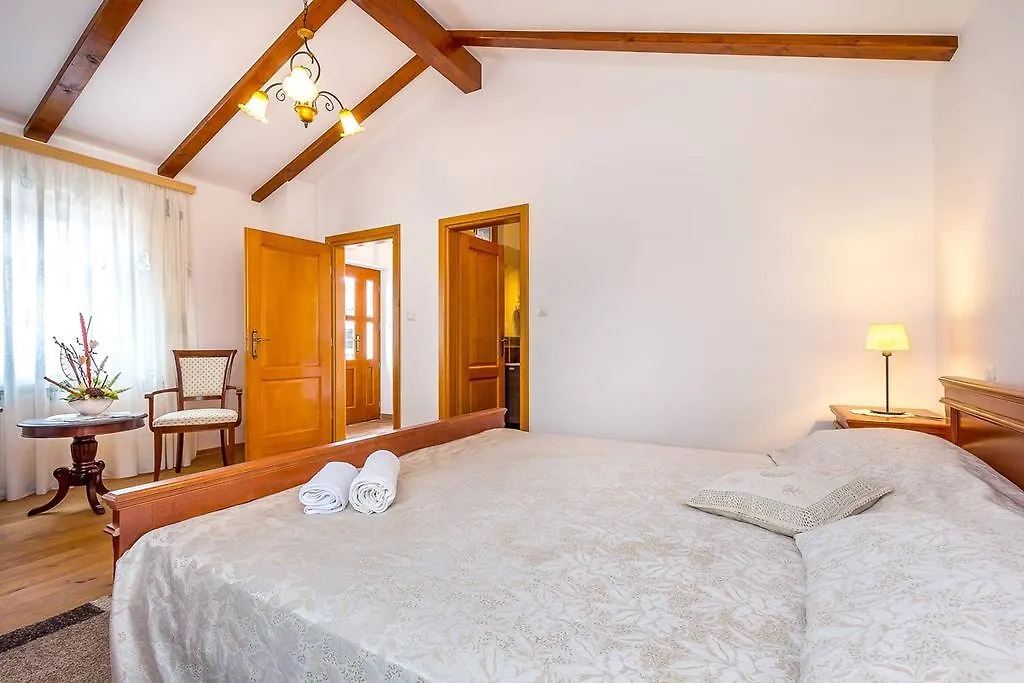 B&B Ferlin Zminj 0*,